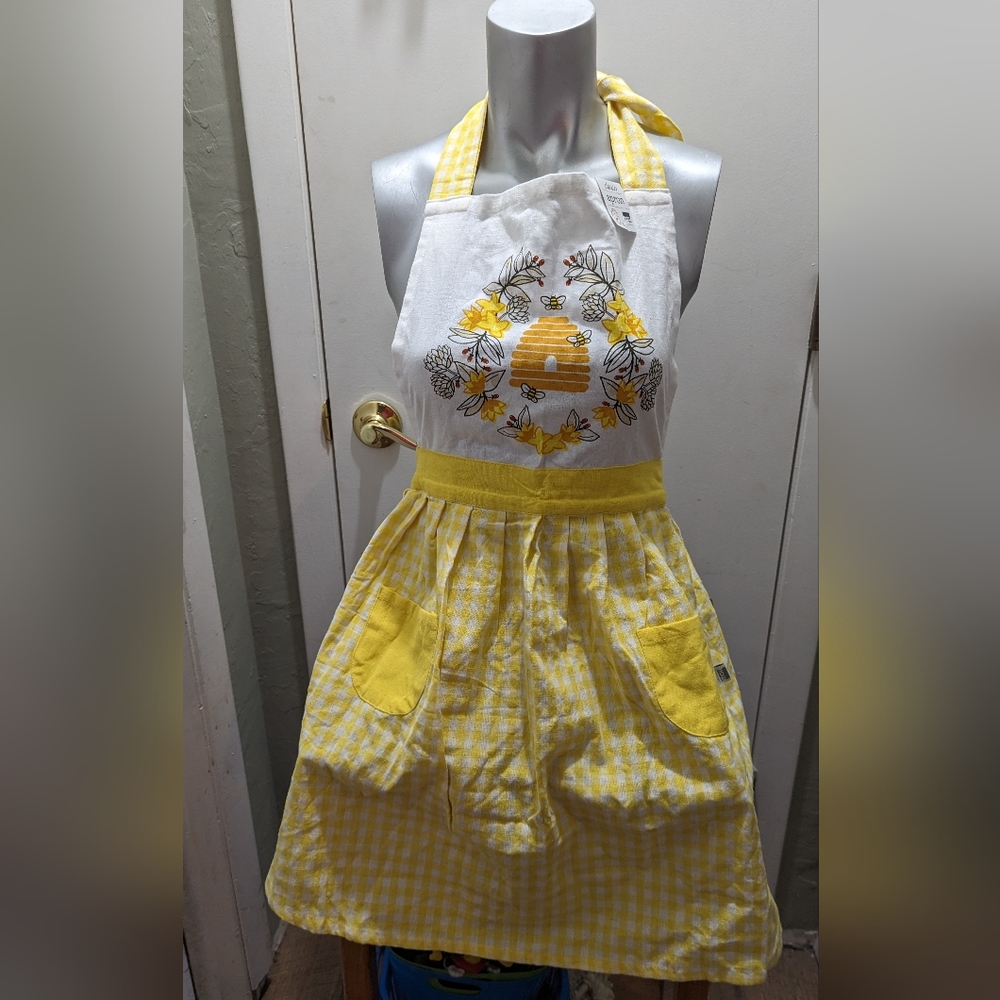 NWT Now Designs Yellow and White Bee Design Apron Short Tie Back